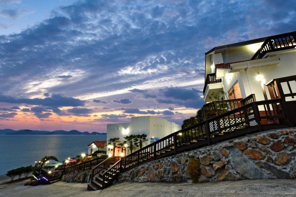 Namhae Bluemare Pension Exterior foto