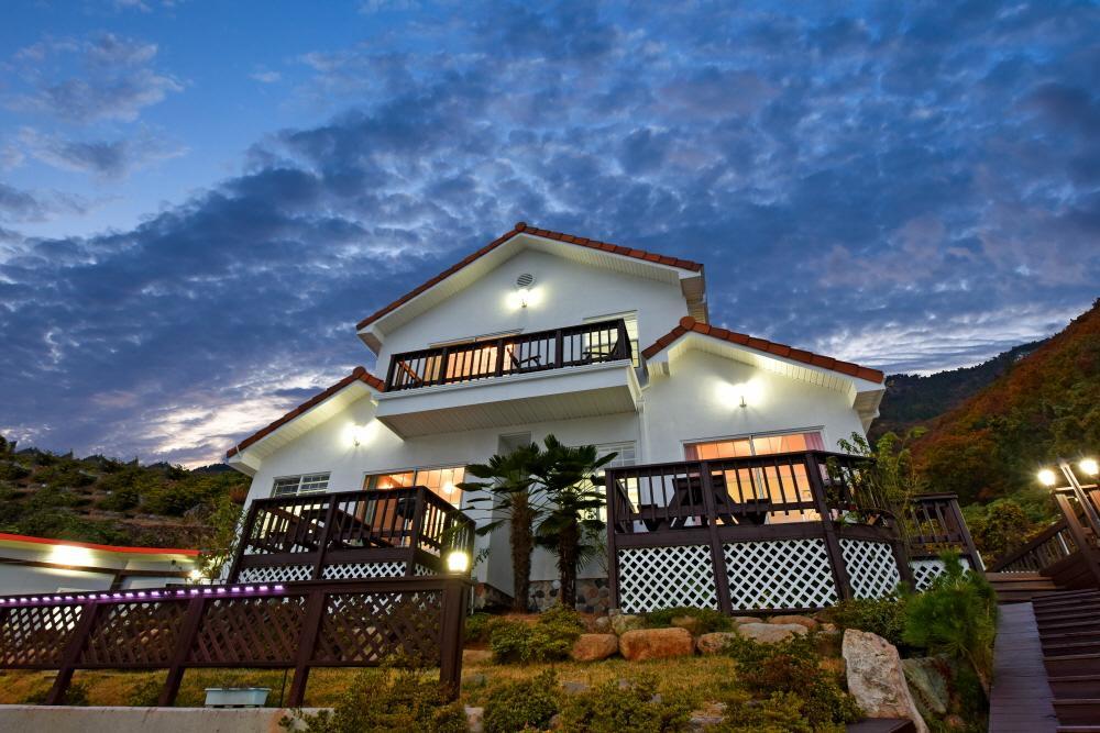 Namhae Bluemare Pension Exterior foto
